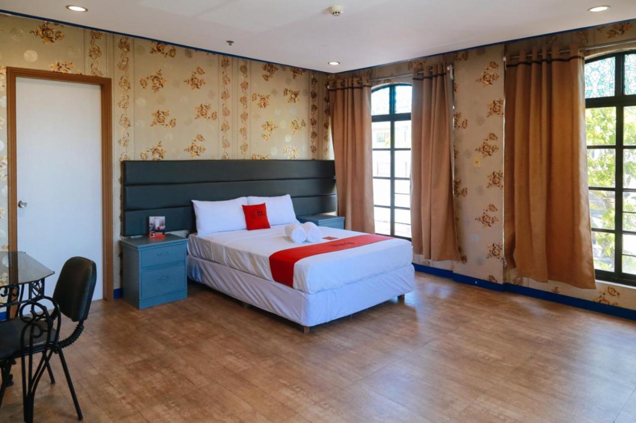 Reddoorz Plus @ Castle Chateau Iloilo Zimmer foto