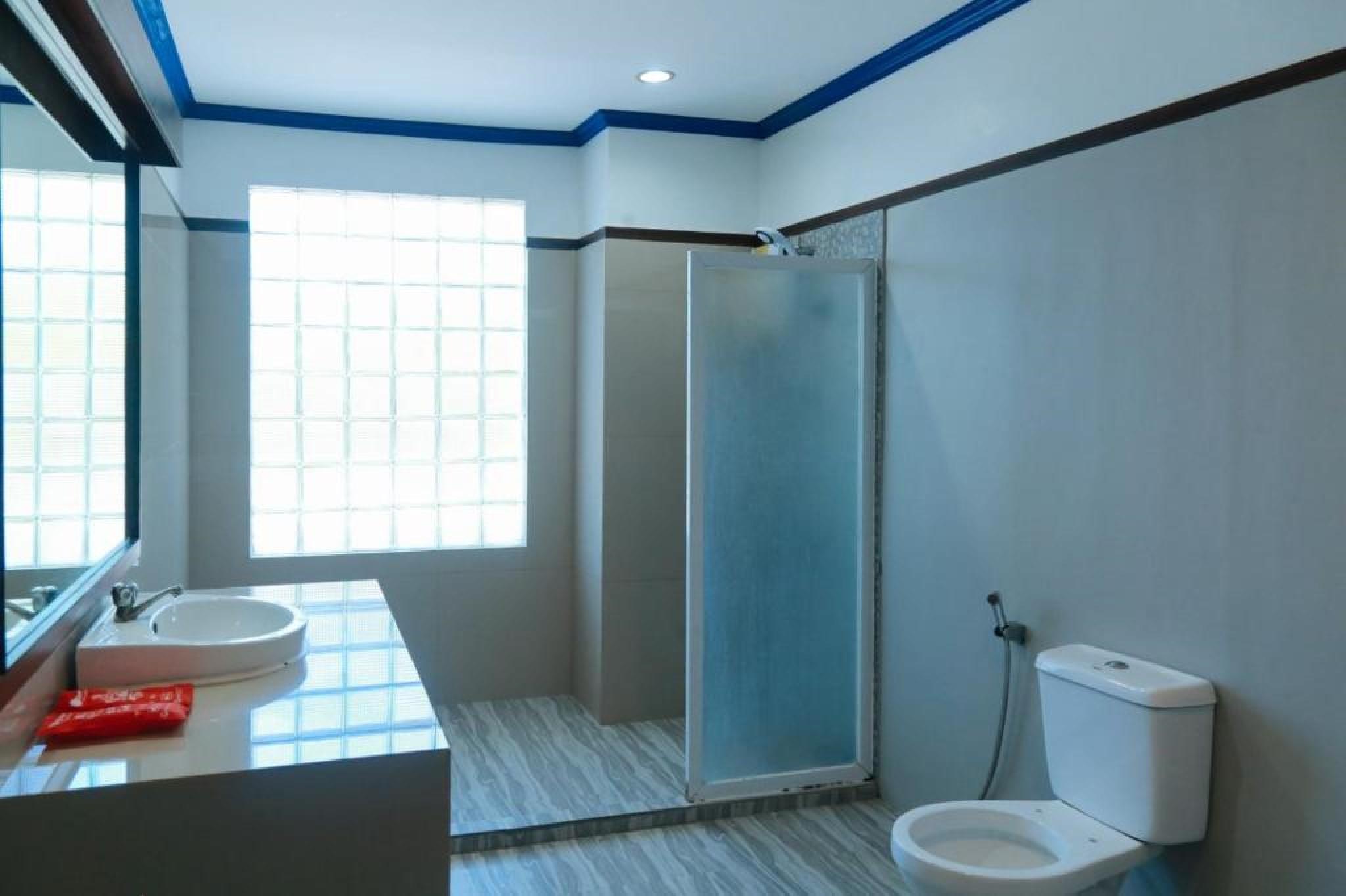 Reddoorz Plus @ Castle Chateau Iloilo Exterior foto